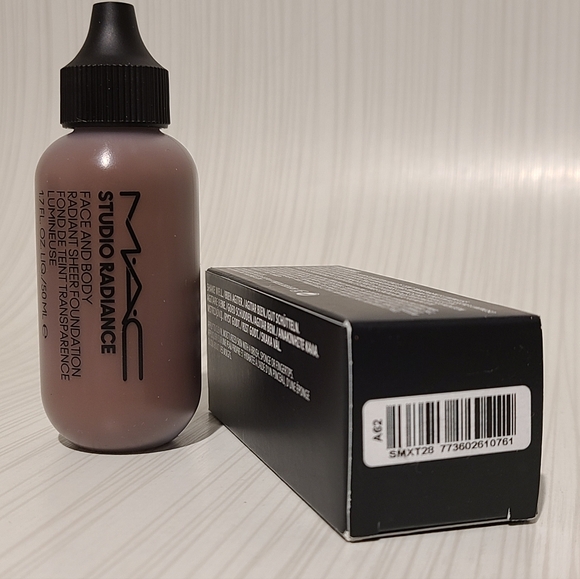 MAC Studio Radiance Face & Body Radiant Sheer Foundation 1.7 ounce Full Size New - Picture 2 of 2